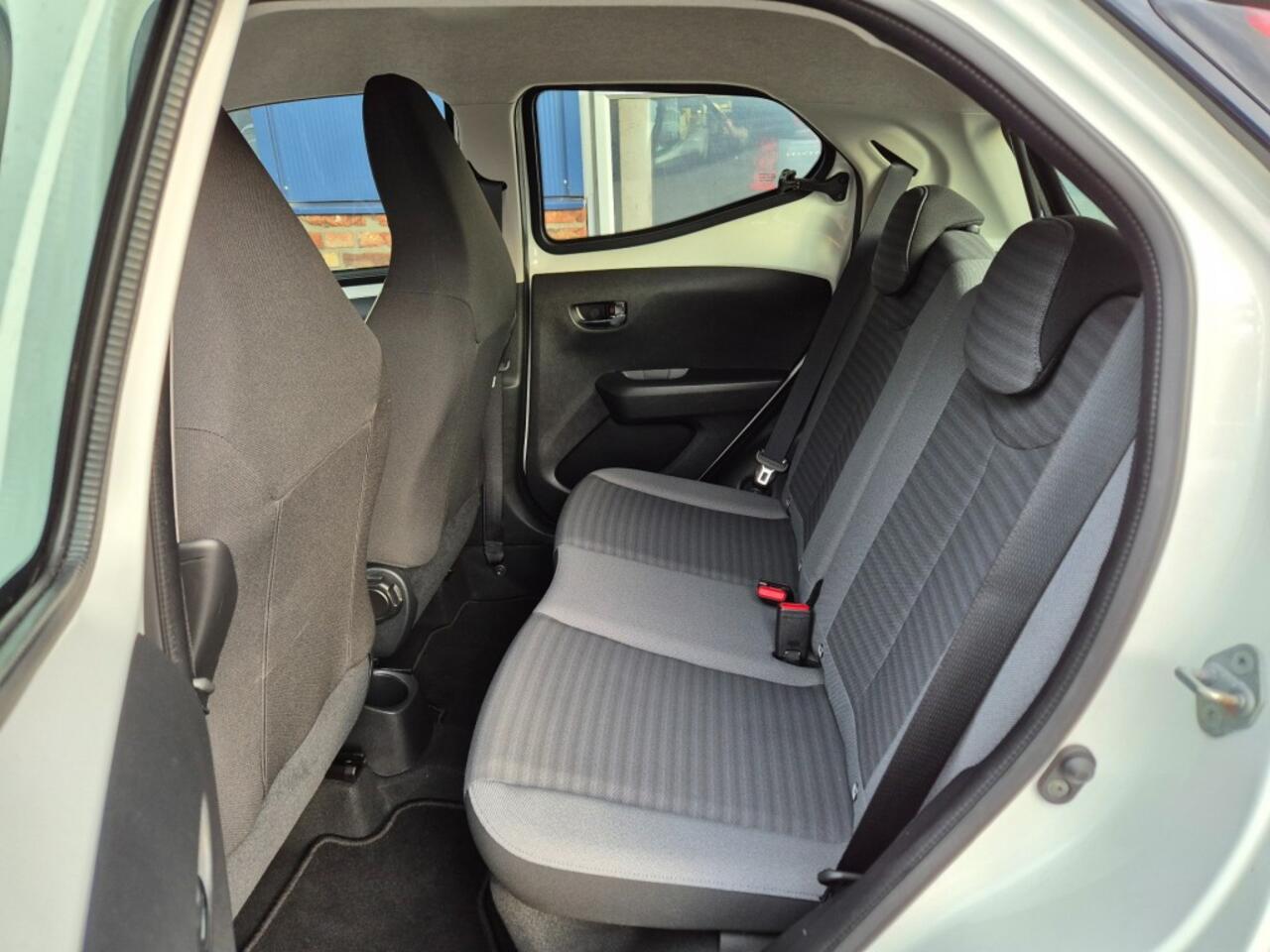 Toyota AYGO 1.0 VVT-I X-PLAY CAMERA. NAVI. ALL.IN.