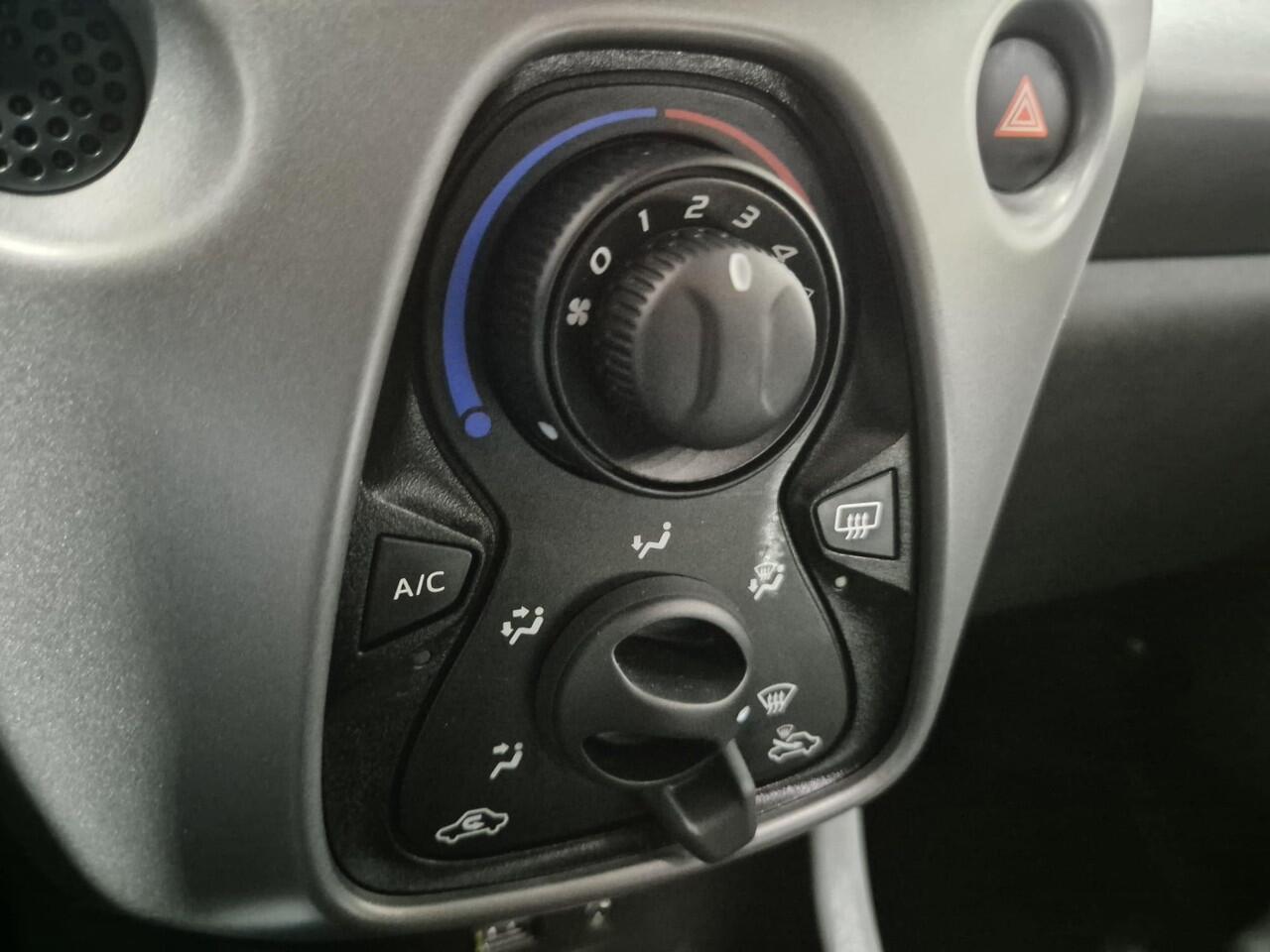 Toyota AYGO 1.0 VVT-i x-play | Dealer onderhouden | Apple carplay/anroid auto |