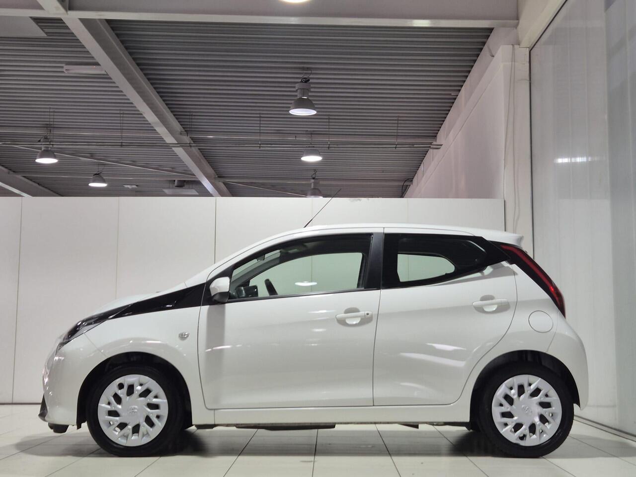 Toyota AYGO 1.0 VVT-i x-play | Dealer onderhouden | Apple carplay/anroid auto |