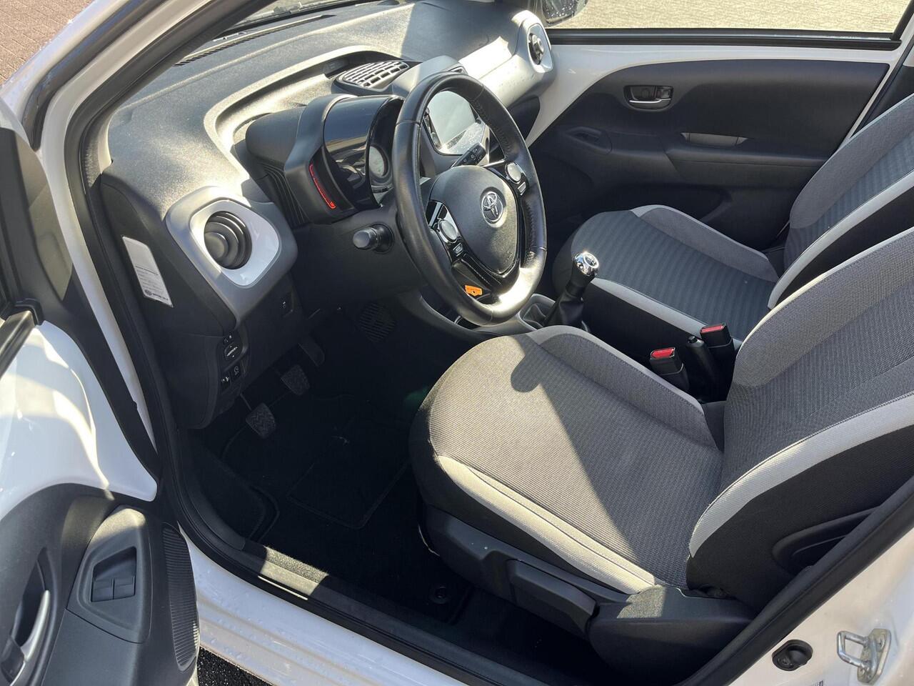 Toyota AYGO 1.0 VVT-i x-joy cabrio | Apple CarPlay/Android auto | Achteruitrijcamera | Climate control