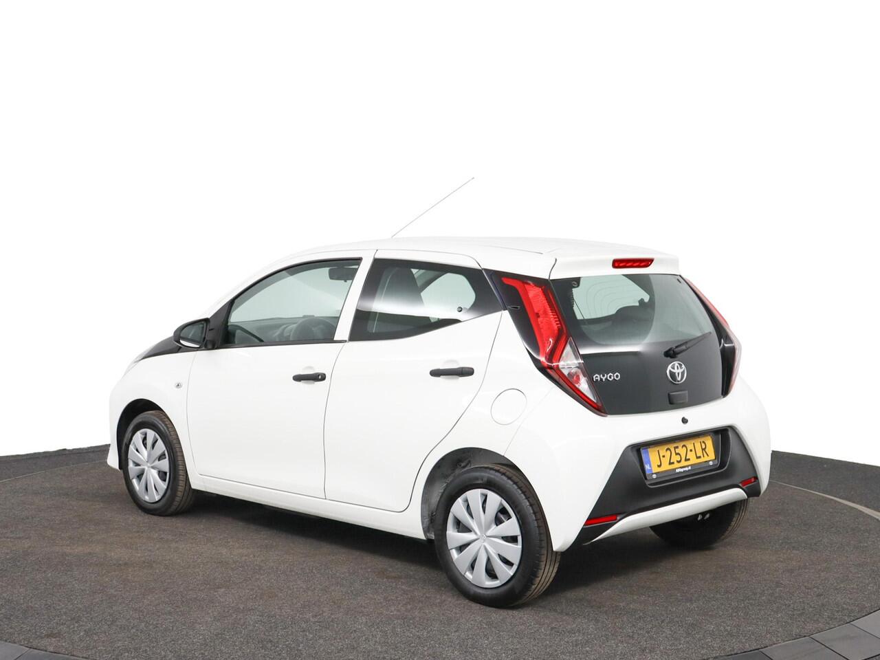 Toyota AYGO 1.0 VVT-i x-fun | Airco | Radio | Bluetooth |