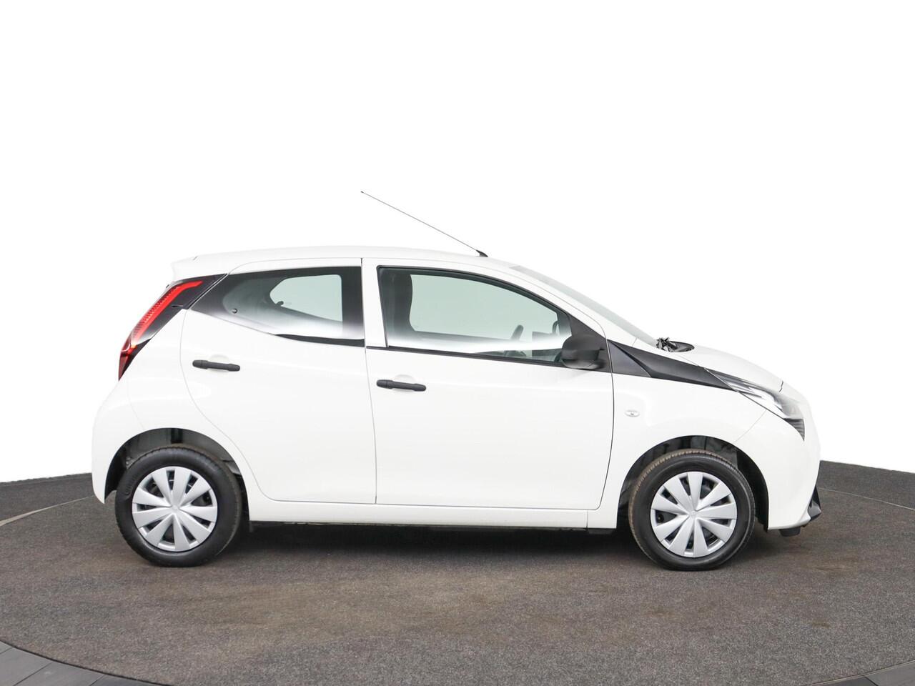 Toyota AYGO 1.0 VVT-i x-fun | Airco | Radio | Bluetooth |