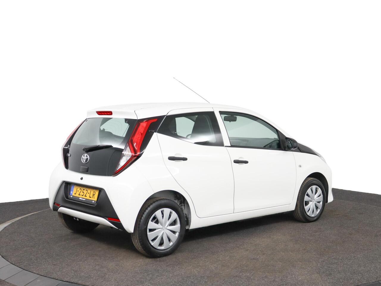 Toyota AYGO 1.0 VVT-i x-fun | Airco | Radio | Bluetooth |