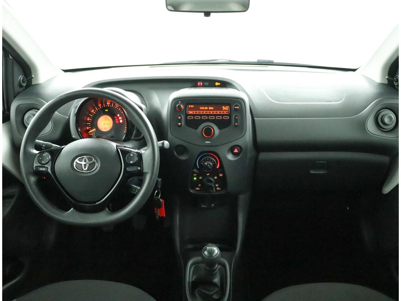 Toyota AYGO 1.0 VVT-i x-fun | Airco | Radio | Bluetooth |
