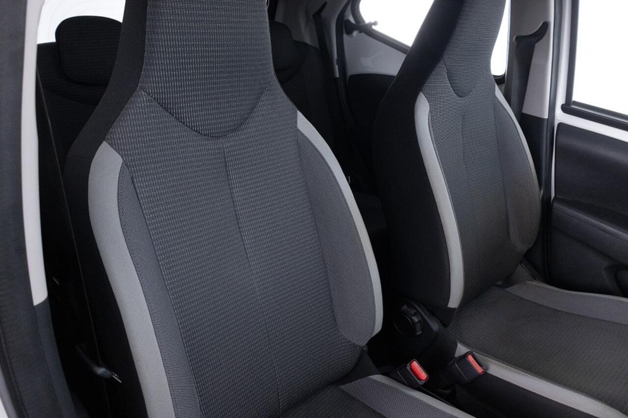 Toyota AYGO 1.0 VVT-i x-joy 5-drs Automaat | ECC | VELGEN | CAMERA ? 1e Eigenaar