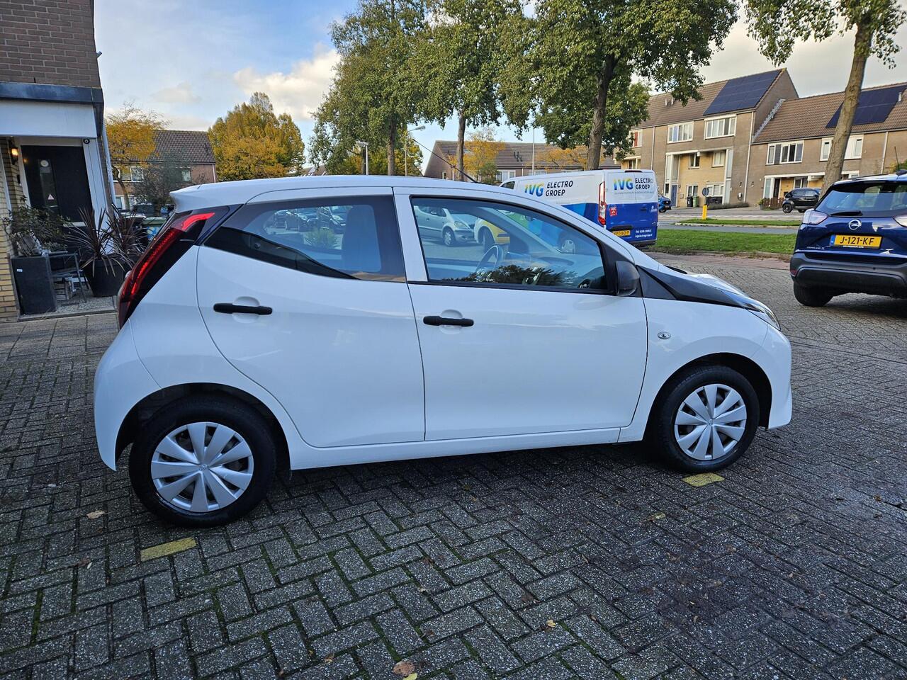 Toyota AYGO 1.0 VVT-i x-fun / Airco/ Bluetooth/ Led/ Elektrische ramen
