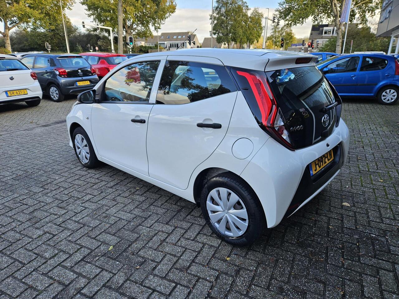 Toyota AYGO 1.0 VVT-i x-fun / Airco/ Bluetooth/ Led/ Elektrische ramen