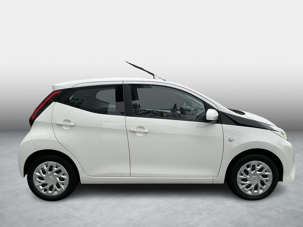 Toyota AYGO 1.0 VVT-i x-play