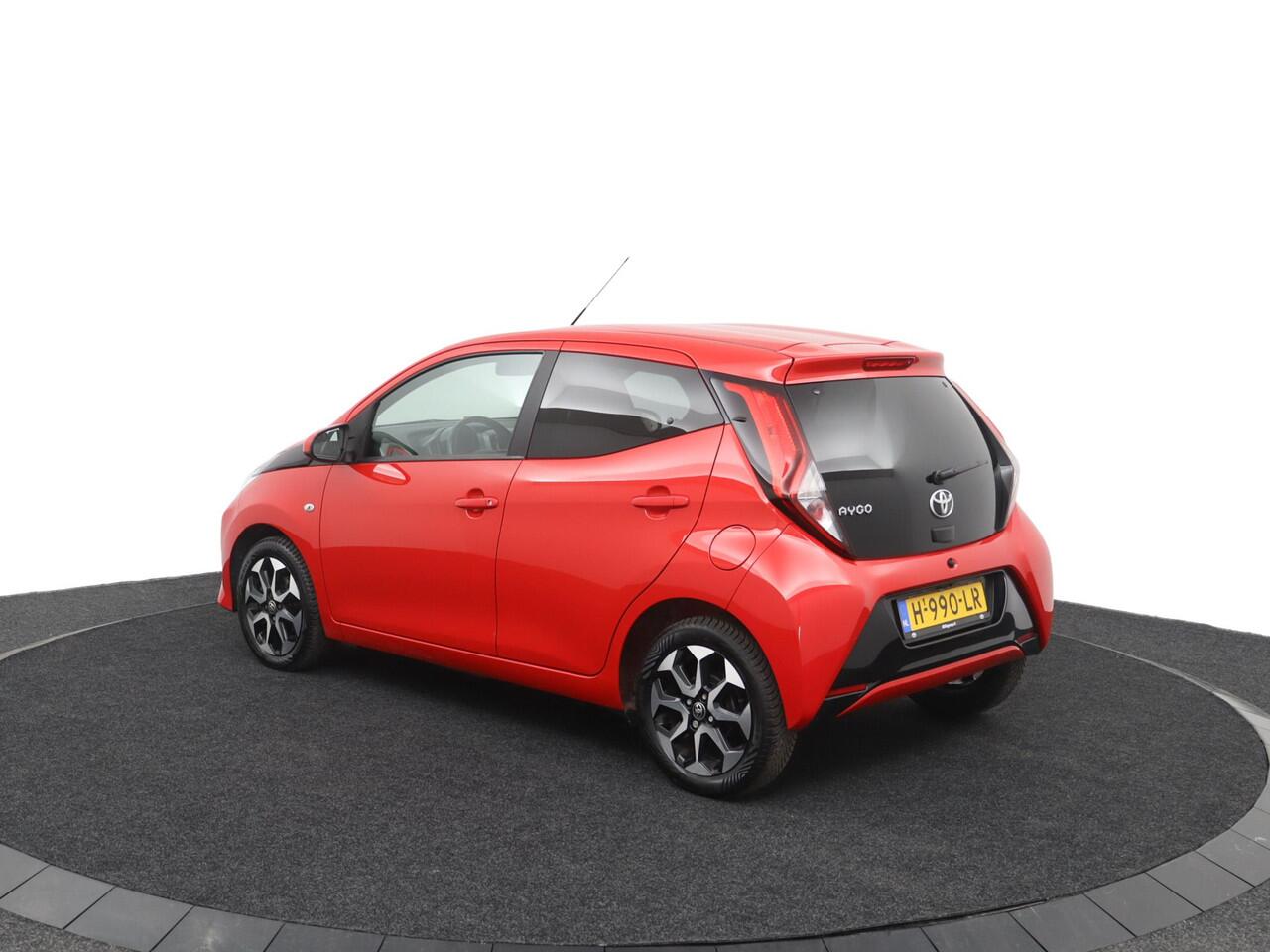 Toyota AYGO 1.0 VVT-i x-joy | Climate control | Parkeercamera | Apple carplay android auto |