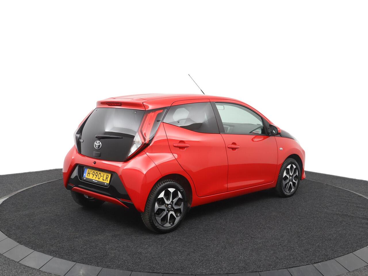 Toyota AYGO 1.0 VVT-i x-joy | Climate control | Parkeercamera | Apple carplay android auto |