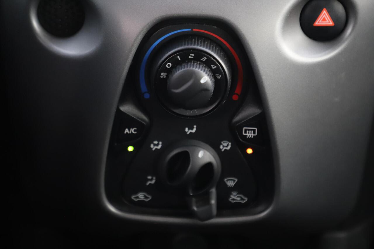 Toyota AYGO 1.0 VVT-i x-joy 14 inch LMV Carplay Android Navigatie Achteruitrijcamera Airco