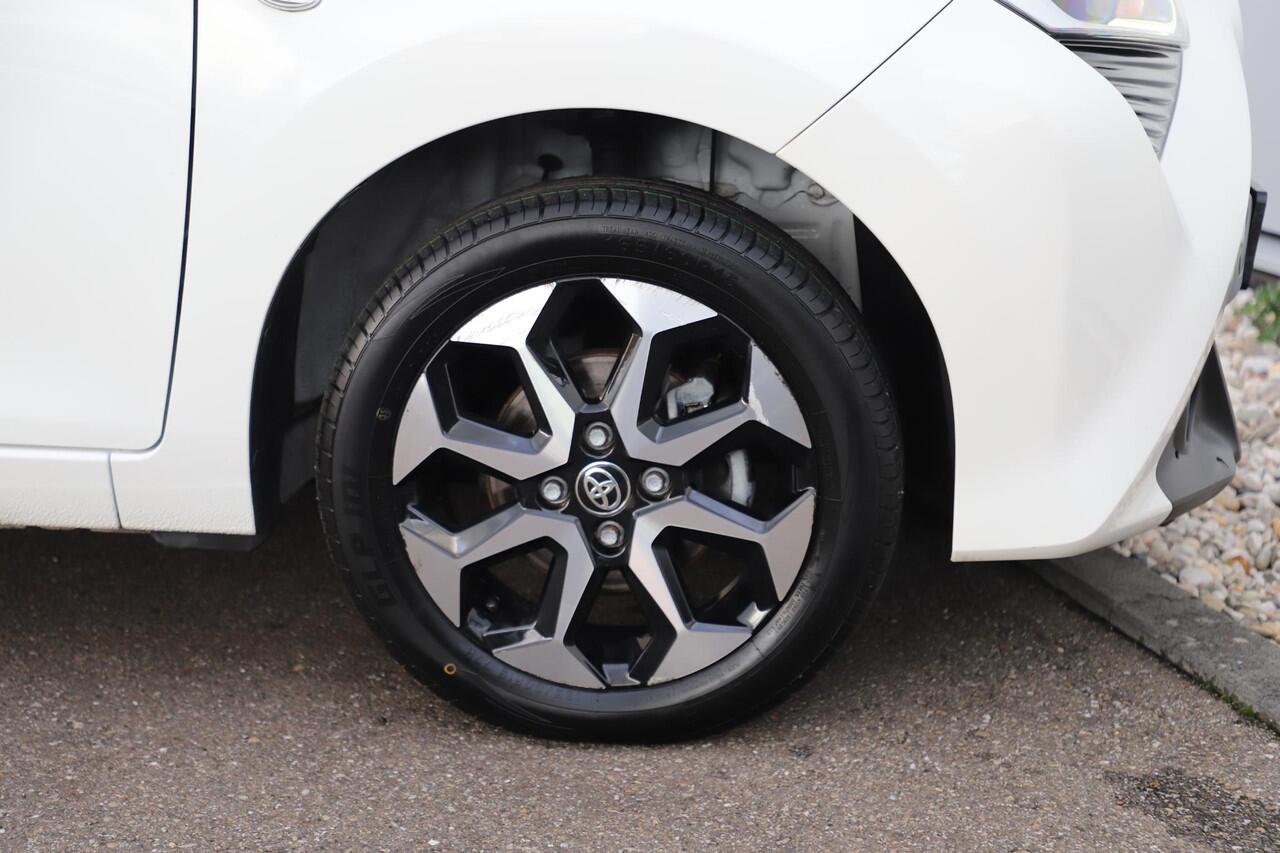 Toyota AYGO 1.0 VVT-i x-joy 14 inch LMV Carplay Android Navigatie Achteruitrijcamera Airco