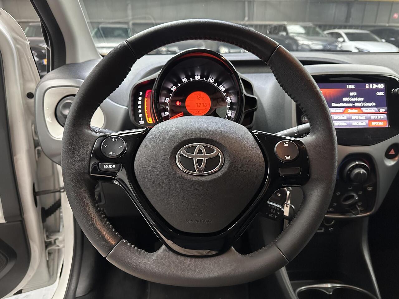 Toyota AYGO 1.0 VVT-i x-play NL Auto, slechts 72000km, Apple Carplay Android auto, btw auto
