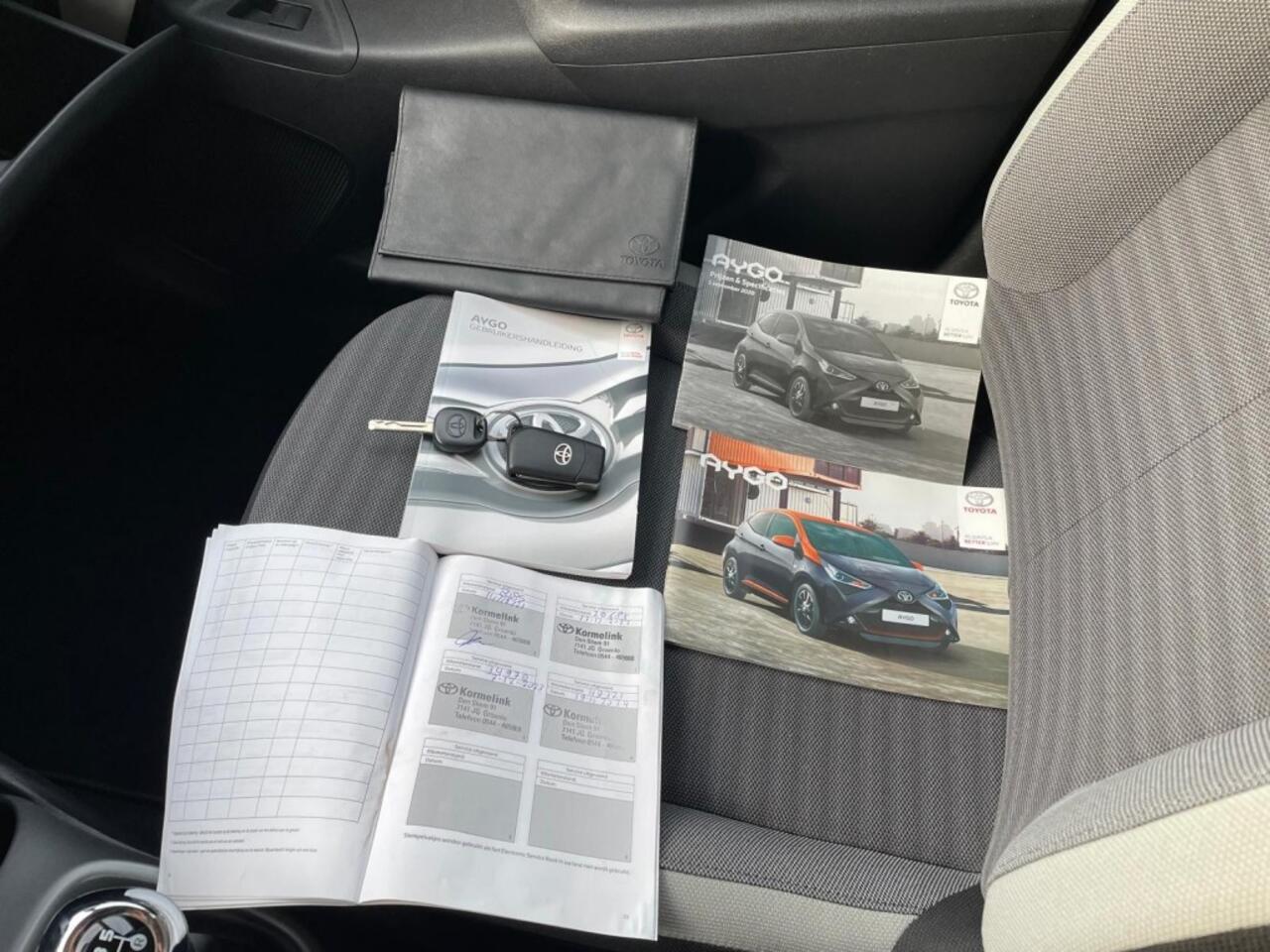 Toyota AYGO 1.0 VVT-I X-PLAY, Carplay, Camera, Isofix, Dealer onderhouden