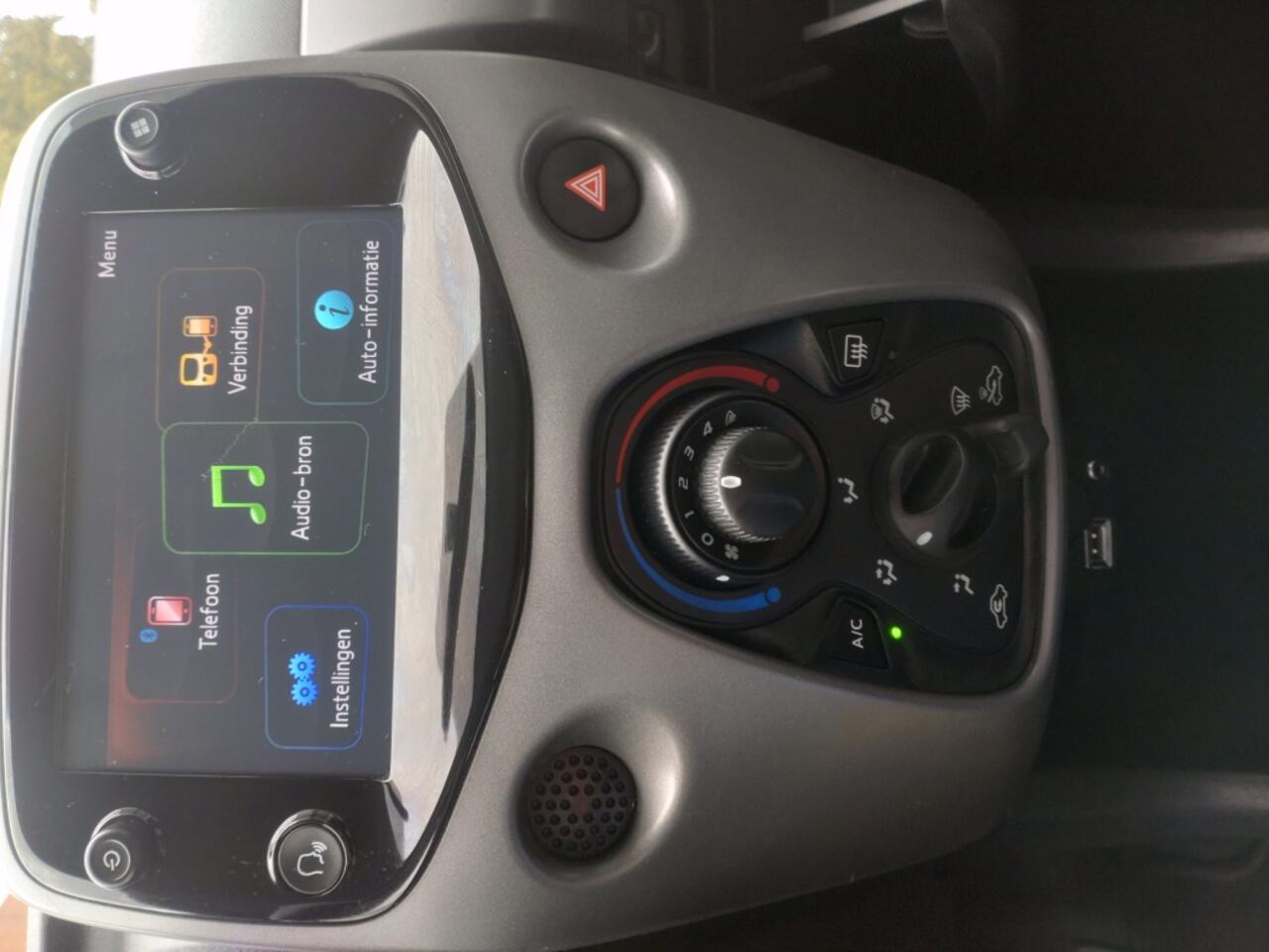Toyota AYGO 1.0 VVTi x-play