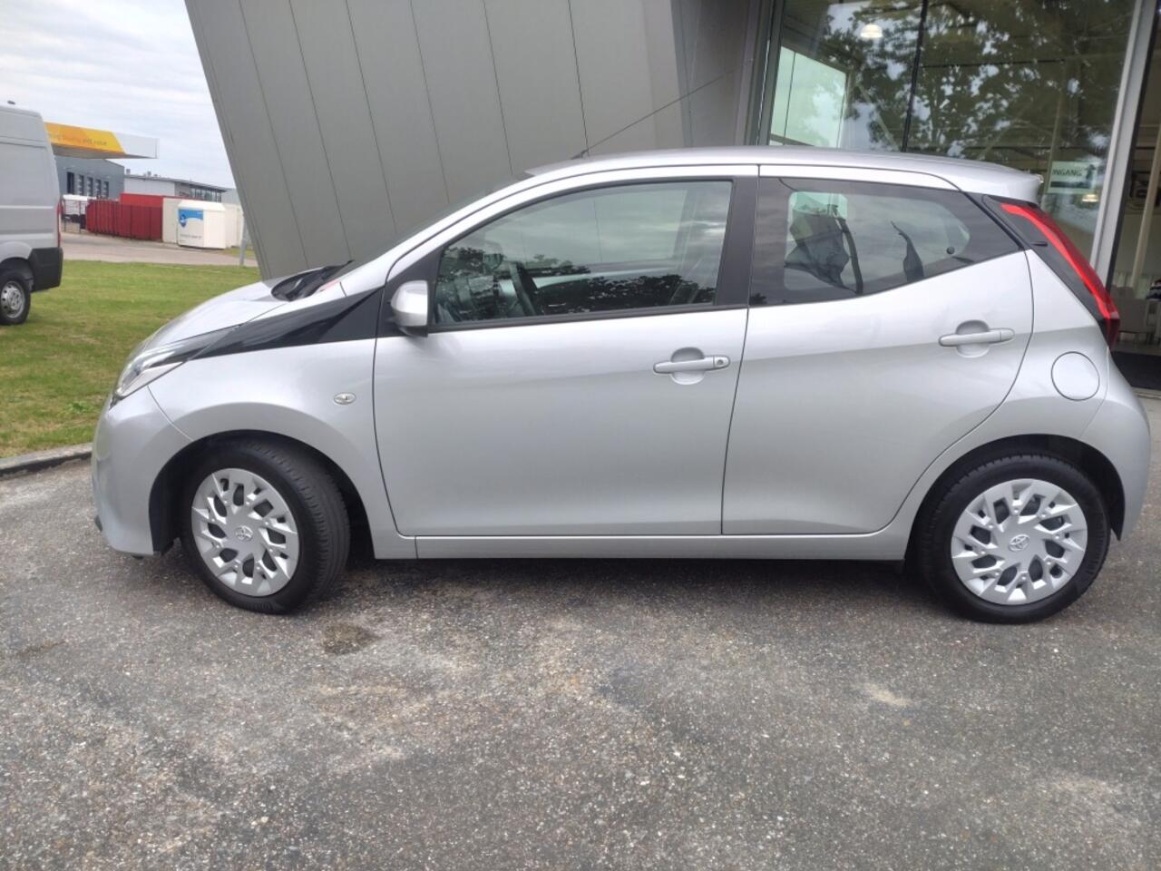 Toyota AYGO 1.0 VVTi x-play