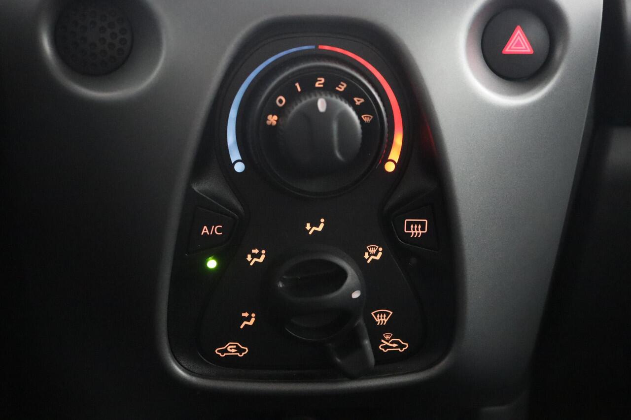 Toyota AYGO 1.0 VVT-i x-play | Achteruitrijcamera | LMV | NAP |