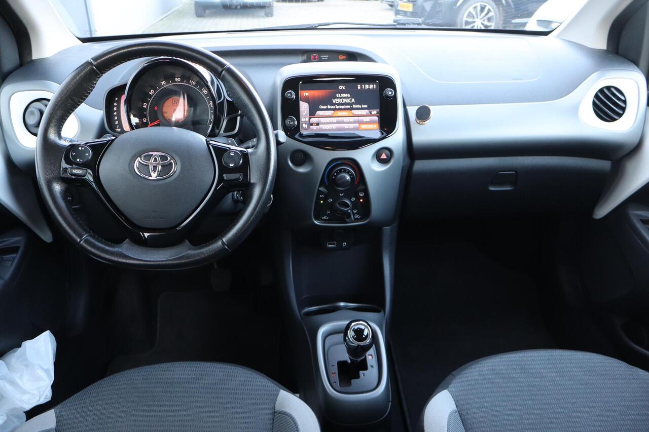 Toyota AYGO 1.0 VVT-i x-play Airco, Automaat, Camera, Apple Carplay, Elektrische ramen