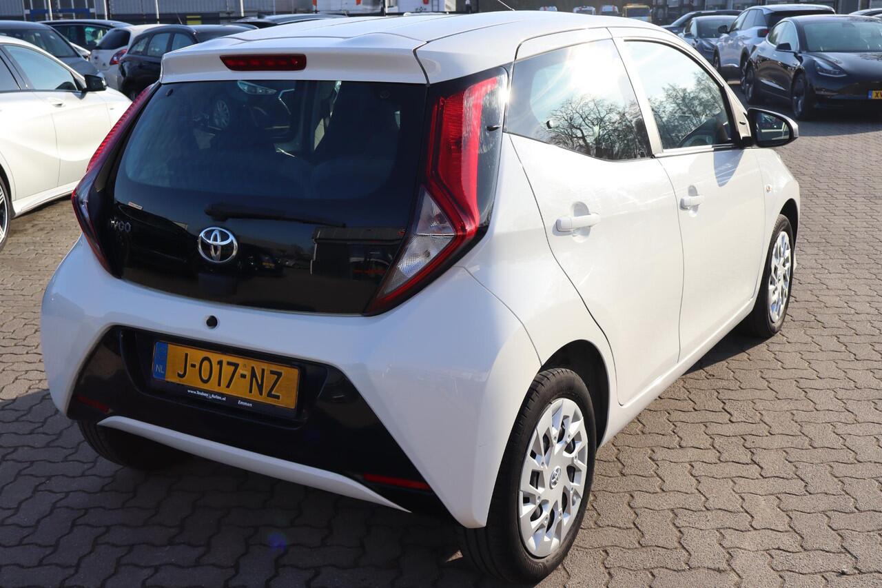 Toyota AYGO 1.0 VVT-i x-play Airco, Automaat, Camera, Apple Carplay, Elektrische ramen
