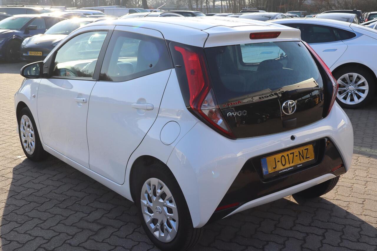 Toyota AYGO 1.0 VVT-i x-play Airco, Automaat, Camera, Apple Carplay, Elektrische ramen