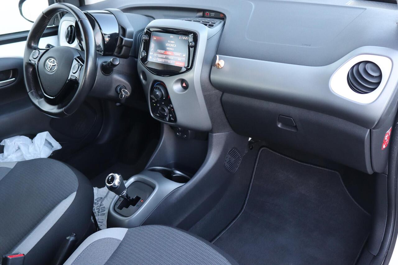 Toyota AYGO 1.0 VVT-i x-play Airco, Automaat, Camera, Apple Carplay, Elektrische ramen