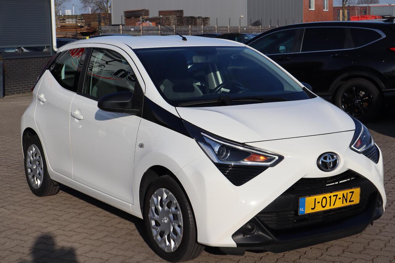 Toyota AYGO 1.0 VVT-i x-play Airco, Automaat, Camera, Apple Carplay, Elektrische ramen