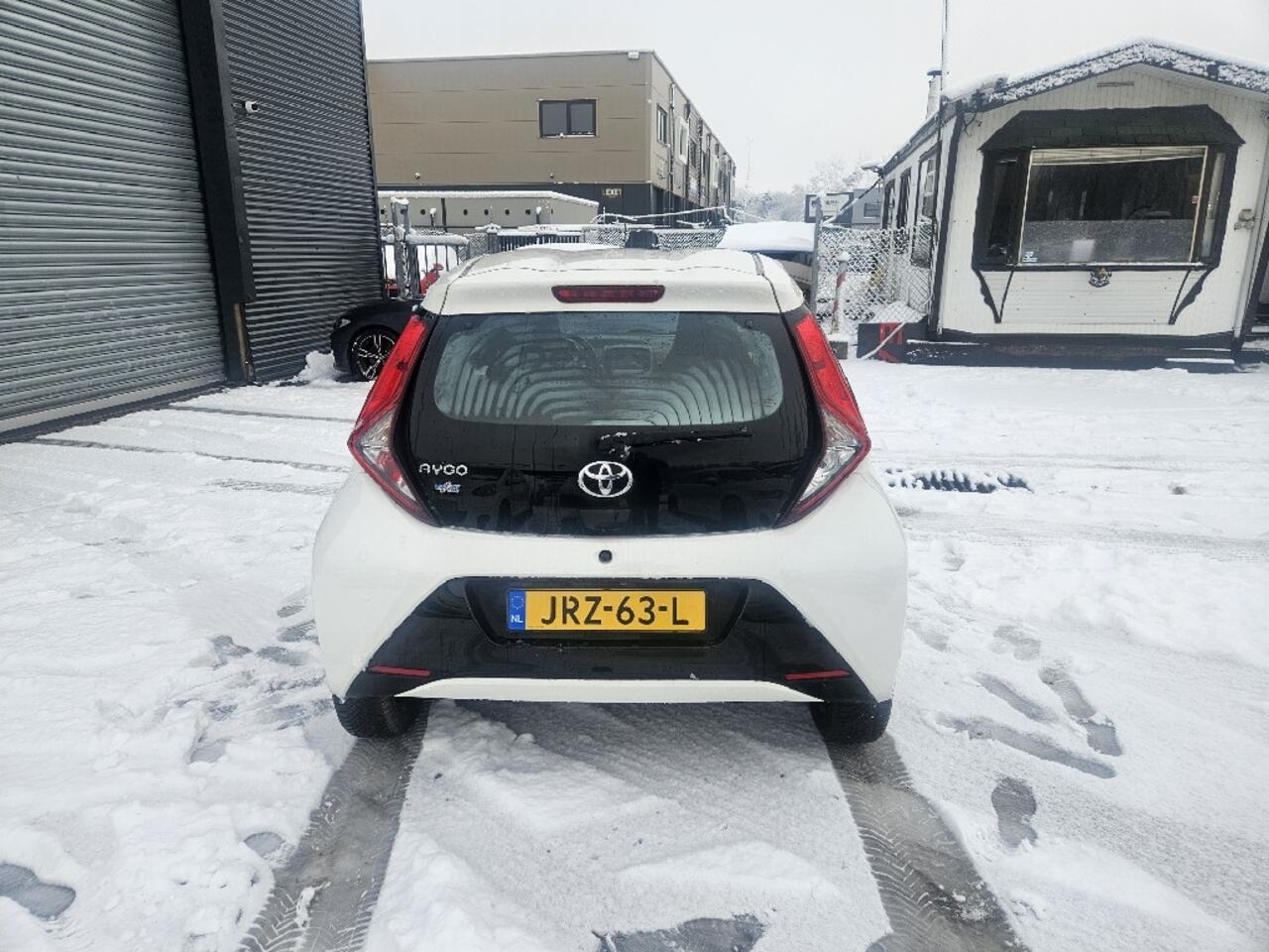 Toyota AYGO 1.0 VVT-i x-joy