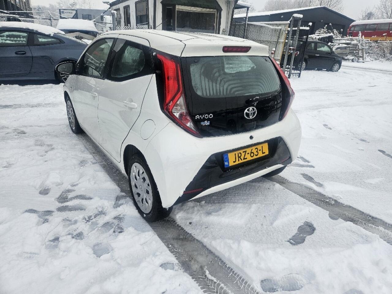 Toyota AYGO 1.0 VVT-i x-joy