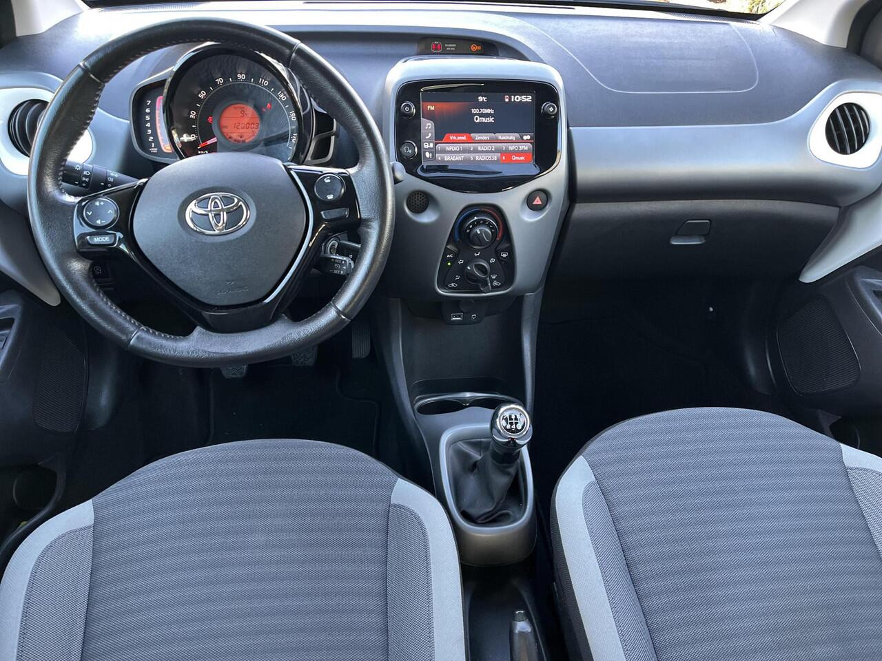 Toyota AYGO 1.0 VVT-i x-play | 5 deurs | Carplay | Parkeercamera | Airconditioning |