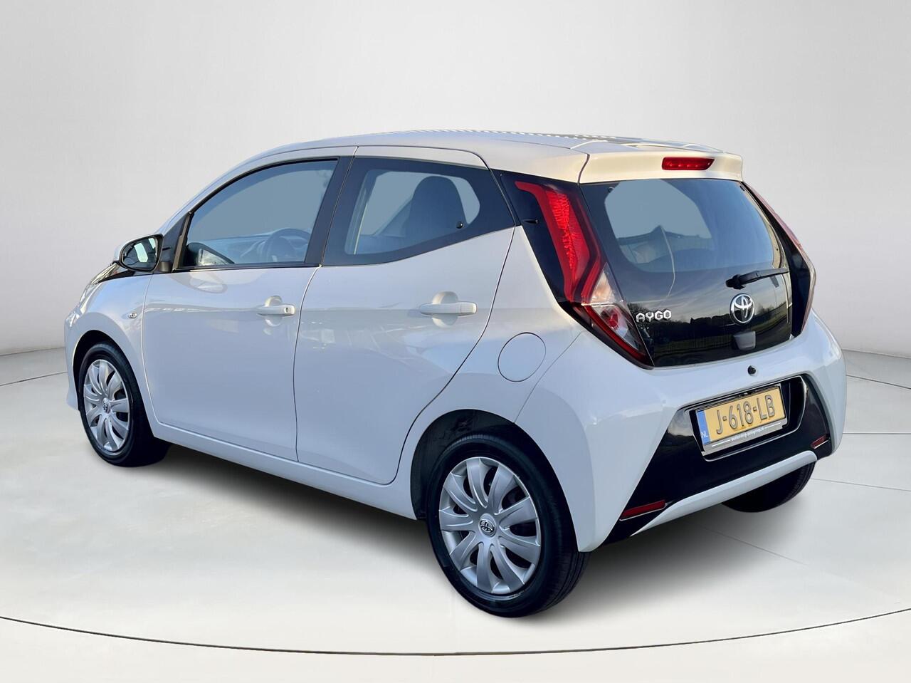 Toyota AYGO 1.0 VVT-i x-play | 5 deurs | Carplay | Parkeercamera | Airconditioning |