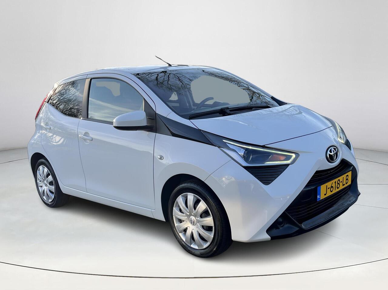 Toyota AYGO 1.0 VVT-i x-play | 5 deurs | Carplay | Parkeercamera | Airconditioning |