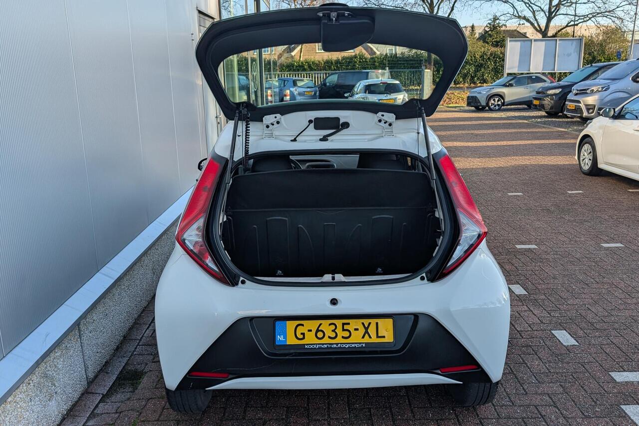 Toyota AYGO 1.0 VVT-i x-fun NL-auto, boekjes compleet, airconditioning, uitstelbare zijruiten achter, start/stop systeem, centrale deurvergrendeling