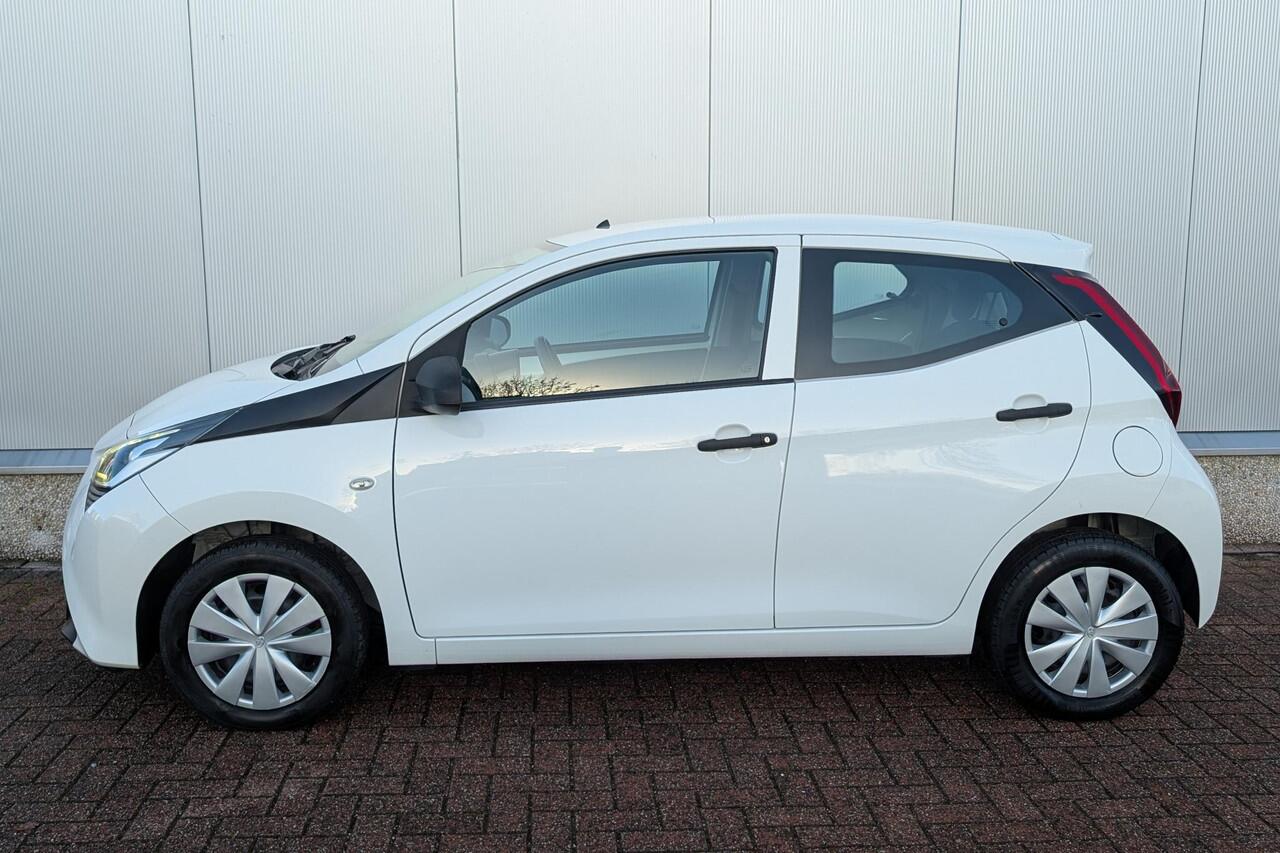 Toyota AYGO 1.0 VVT-i x-fun NL-auto, boekjes compleet, airconditioning, uitstelbare zijruiten achter, start/stop systeem, centrale deurvergrendeling