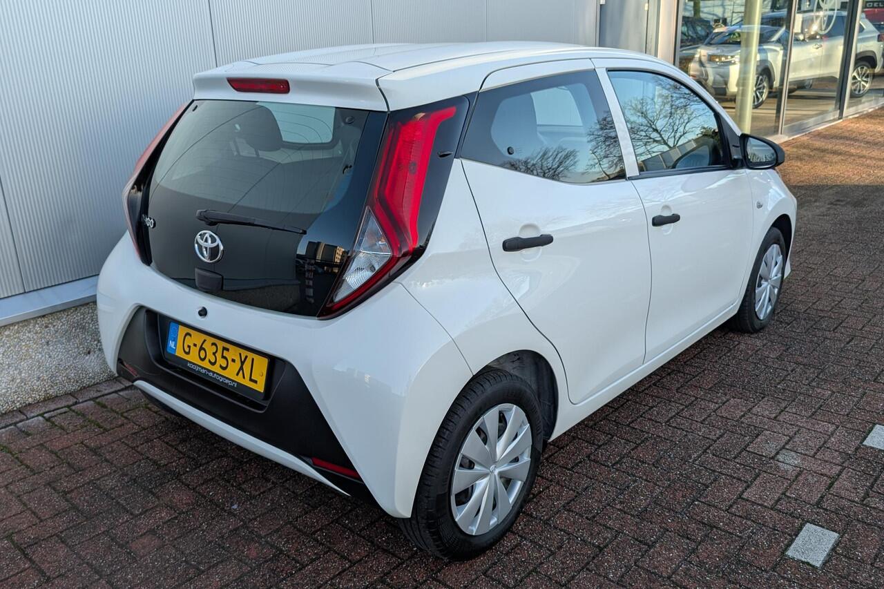 Toyota AYGO 1.0 VVT-i x-fun NL-auto, boekjes compleet, airconditioning, uitstelbare zijruiten achter, start/stop systeem, centrale deurvergrendeling