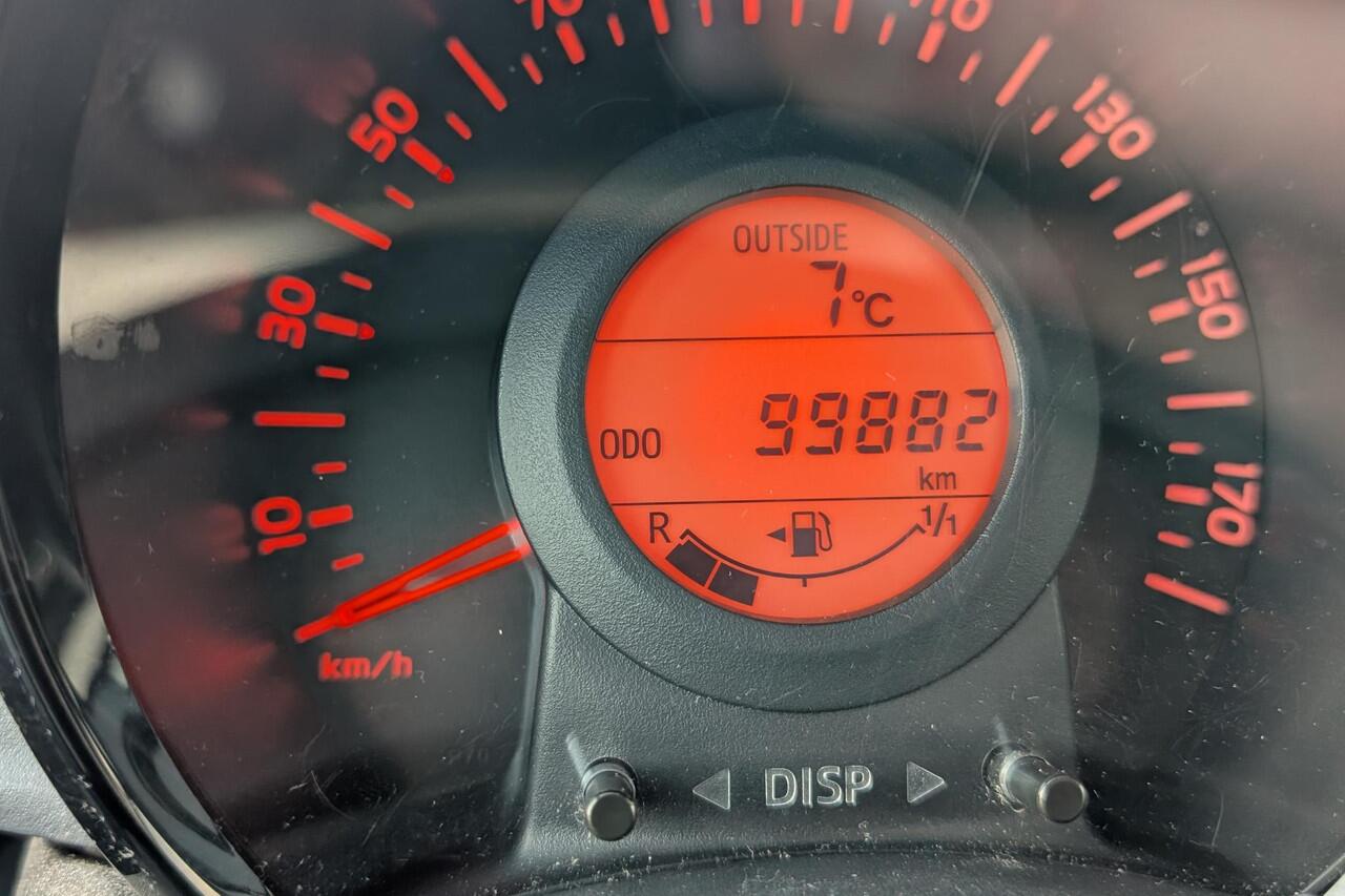 Toyota AYGO 1.0 VVT-i x-fun NL-auto, boekjes compleet, airconditioning, uitstelbare zijruiten achter, start/stop systeem, centrale deurvergrendeling