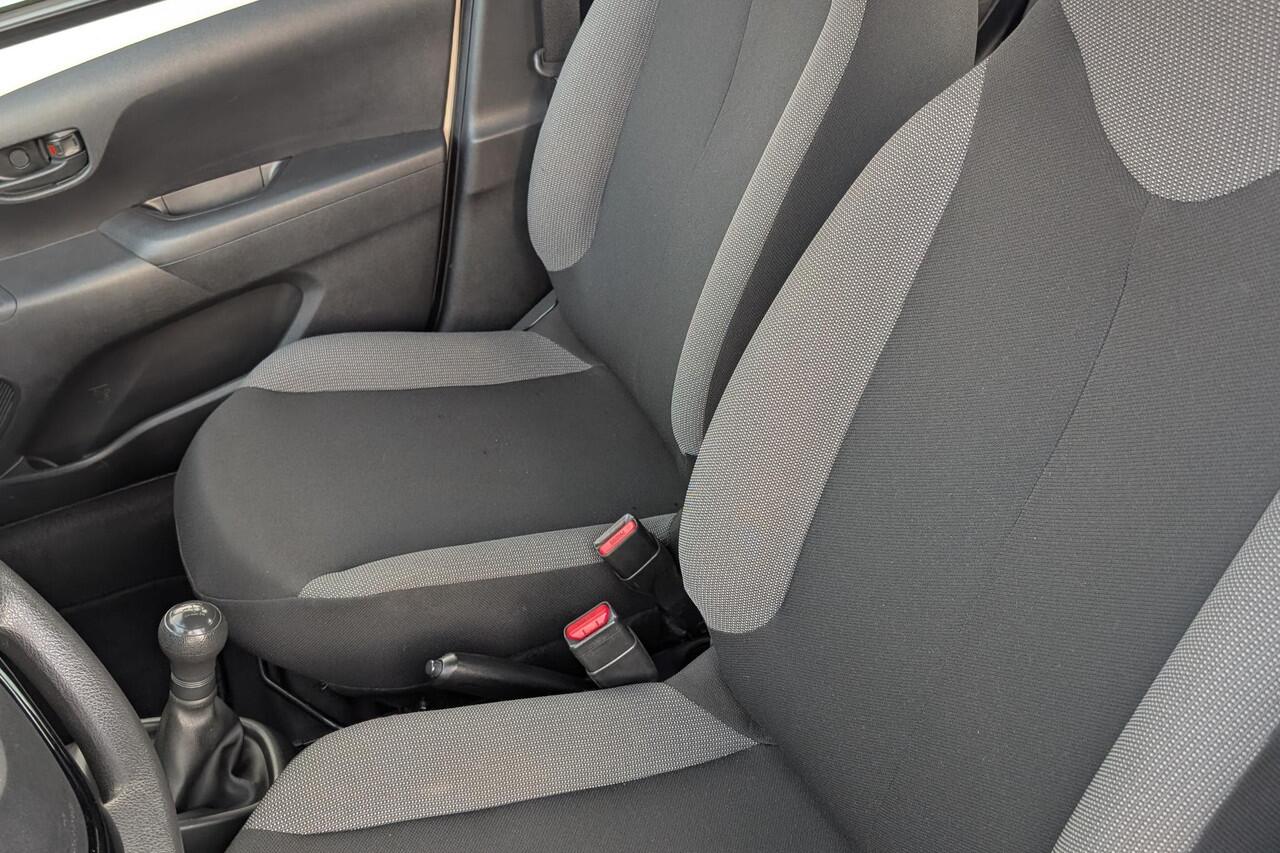 Toyota AYGO 1.0 VVT-i x-fun NL-auto, boekjes compleet, airconditioning, uitstelbare zijruiten achter, start/stop systeem, centrale deurvergrendeling