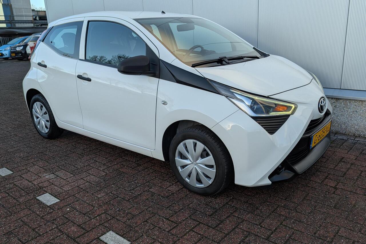 Toyota AYGO 1.0 VVT-i x-fun NL-auto, boekjes compleet, airconditioning, uitstelbare zijruiten achter, start/stop systeem, centrale deurvergrendeling