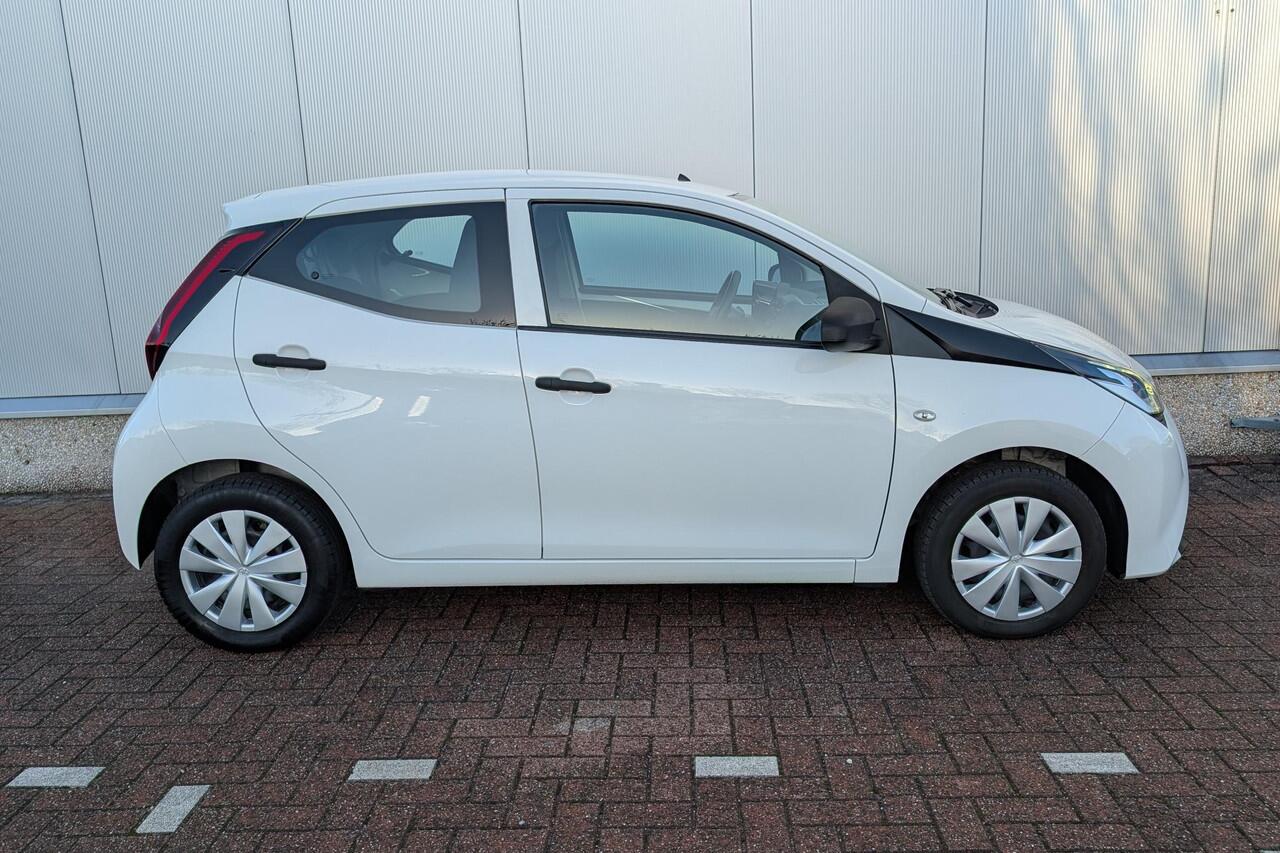 Toyota AYGO 1.0 VVT-i x-fun NL-auto, boekjes compleet, airconditioning, uitstelbare zijruiten achter, start/stop systeem, centrale deurvergrendeling