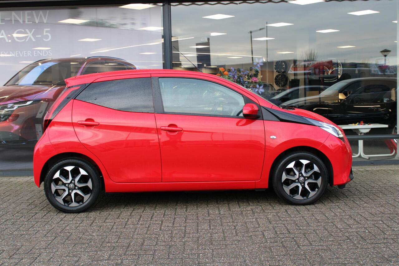Toyota AYGO 1.0 VVT-i x-joy , Trekhaak, Clima, Camera, Apple Carplay, Bluetooth, LMV 15 Inch, Armsteun, Elek.Ramen