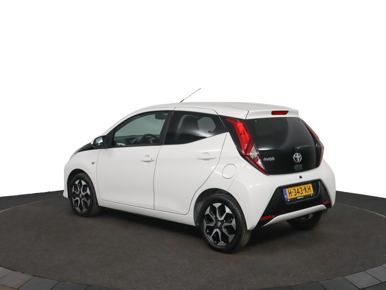 Toyota AYGO 1.0 VVT-i x-joy | Apple Carplay/Android Auto | Climate Control | Lichtmetalen Velgen | Parkeercamera |