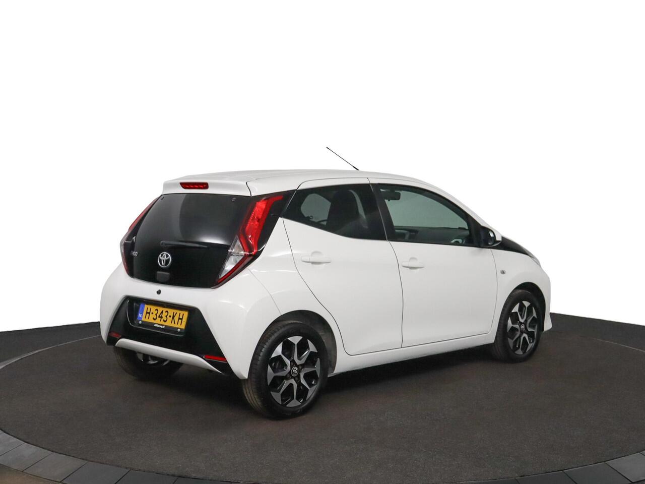 Toyota AYGO 1.0 VVT-i x-joy | Apple Carplay/Android Auto | Climate Control | Lichtmetalen Velgen | Parkeercamera |