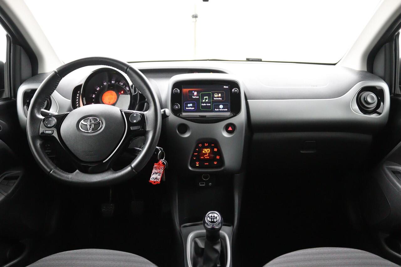 Toyota AYGO 1.0 VVT-i x-joy | Automatische Airco | Privacy Glas | Led Verlichting | Lichtmetalen Velgen |