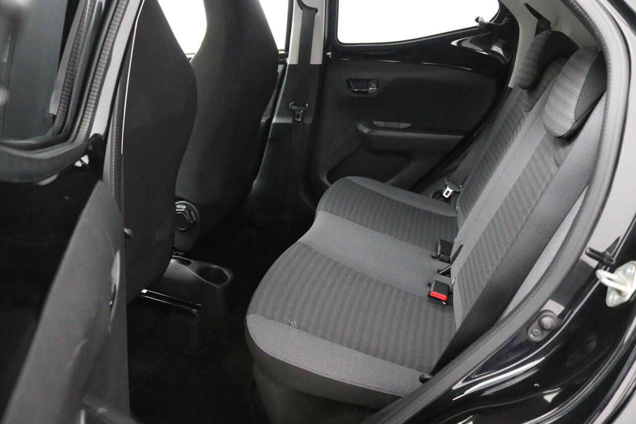 Toyota AYGO 1.0 VVT-i x-joy | Automatische Airco | Privacy Glas | Led Verlichting | Lichtmetalen Velgen |