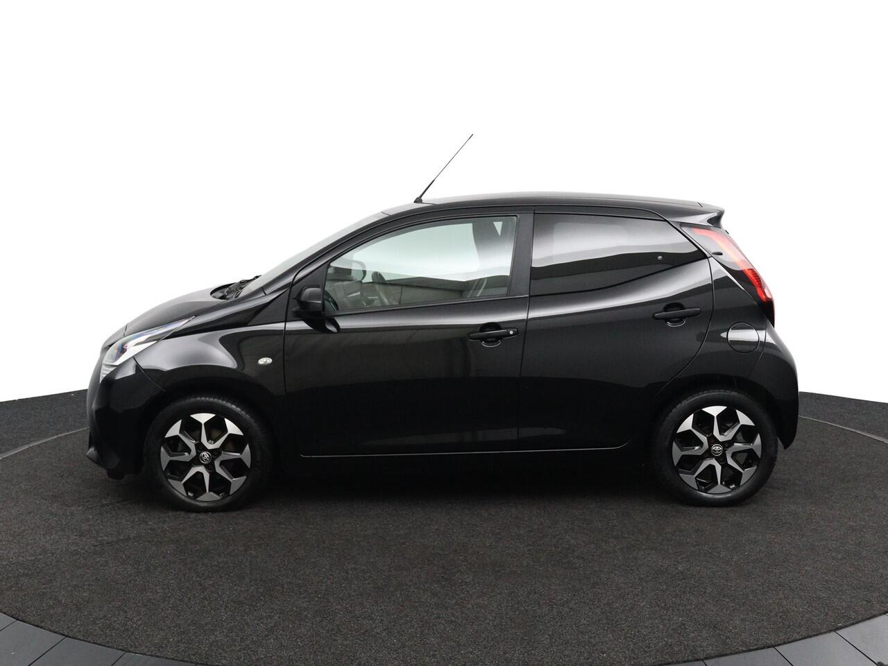 Toyota AYGO 1.0 VVT-i x-joy | Automatische Airco | Privacy Glas | Led Verlichting | Lichtmetalen Velgen |
