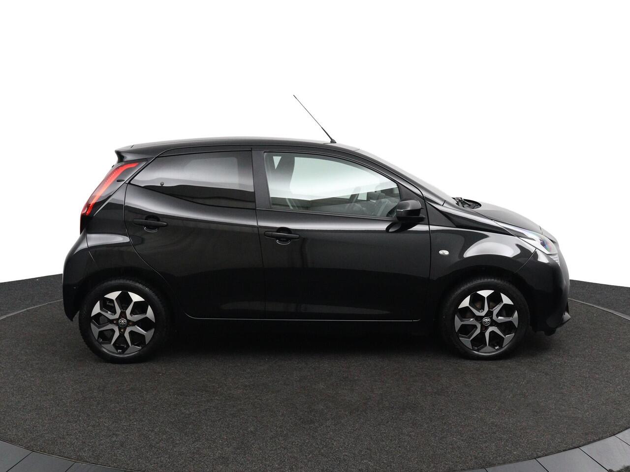 Toyota AYGO 1.0 VVT-i x-joy | Automatische Airco | Privacy Glas | Led Verlichting | Lichtmetalen Velgen |