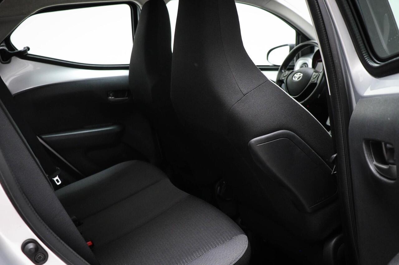 Toyota AYGO 1.0 VVT-i x-play | AIRCO | BLUETOOTH | CAMERA