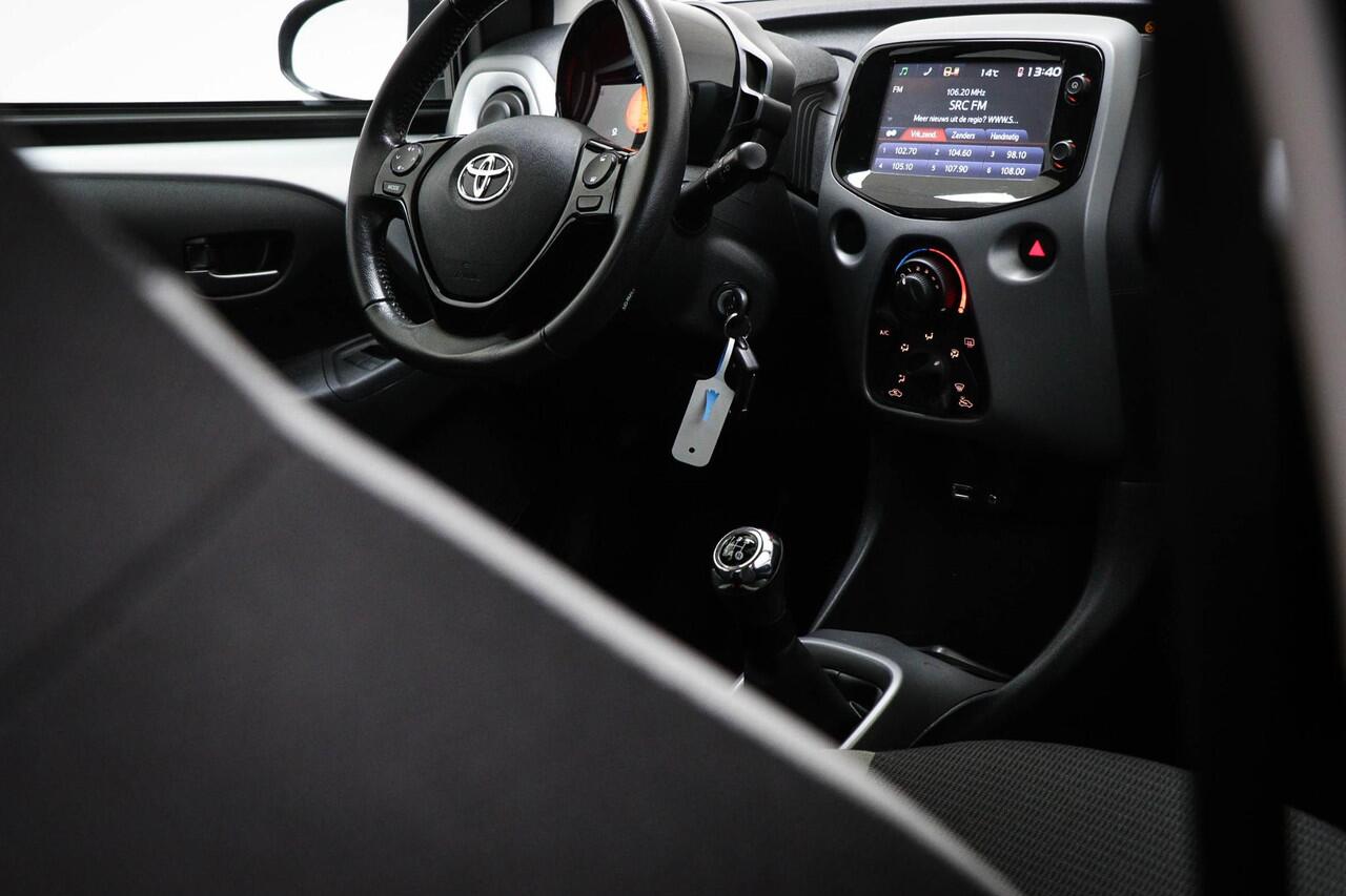Toyota AYGO 1.0 VVT-i x-play | AIRCO | BLUETOOTH | CAMERA