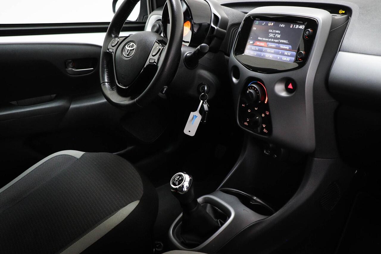 Toyota AYGO 1.0 VVT-i x-play | AIRCO | BLUETOOTH | CAMERA