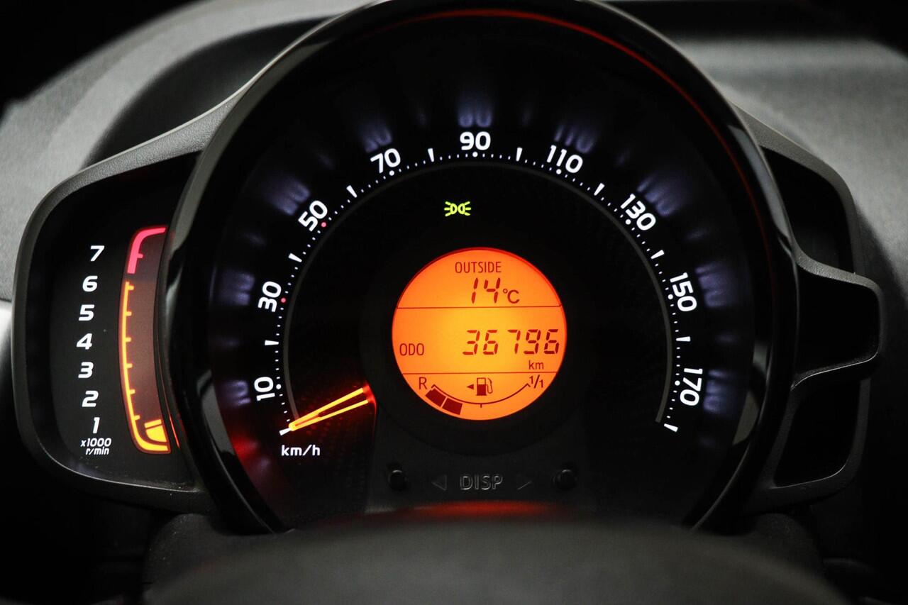 Toyota AYGO 1.0 VVT-i x-play | AIRCO | BLUETOOTH | CAMERA