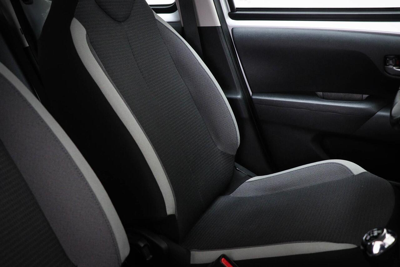 Toyota AYGO 1.0 VVT-i x-play | AIRCO | BLUETOOTH | CAMERA